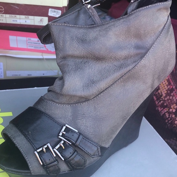 Wedge - Picture 1 of 1